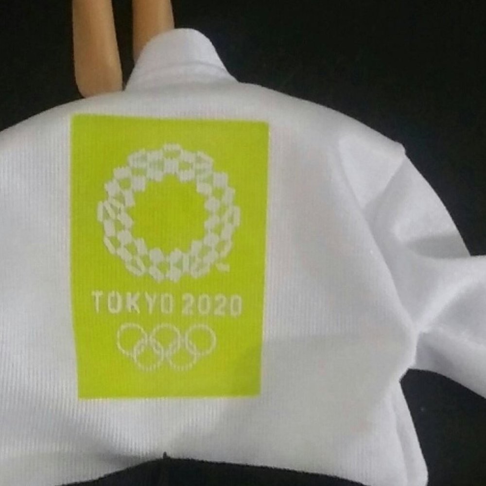 Two Barbie gymnasts with 2 Tokyo 2020 Olympics jackets - Picture 3 of 5